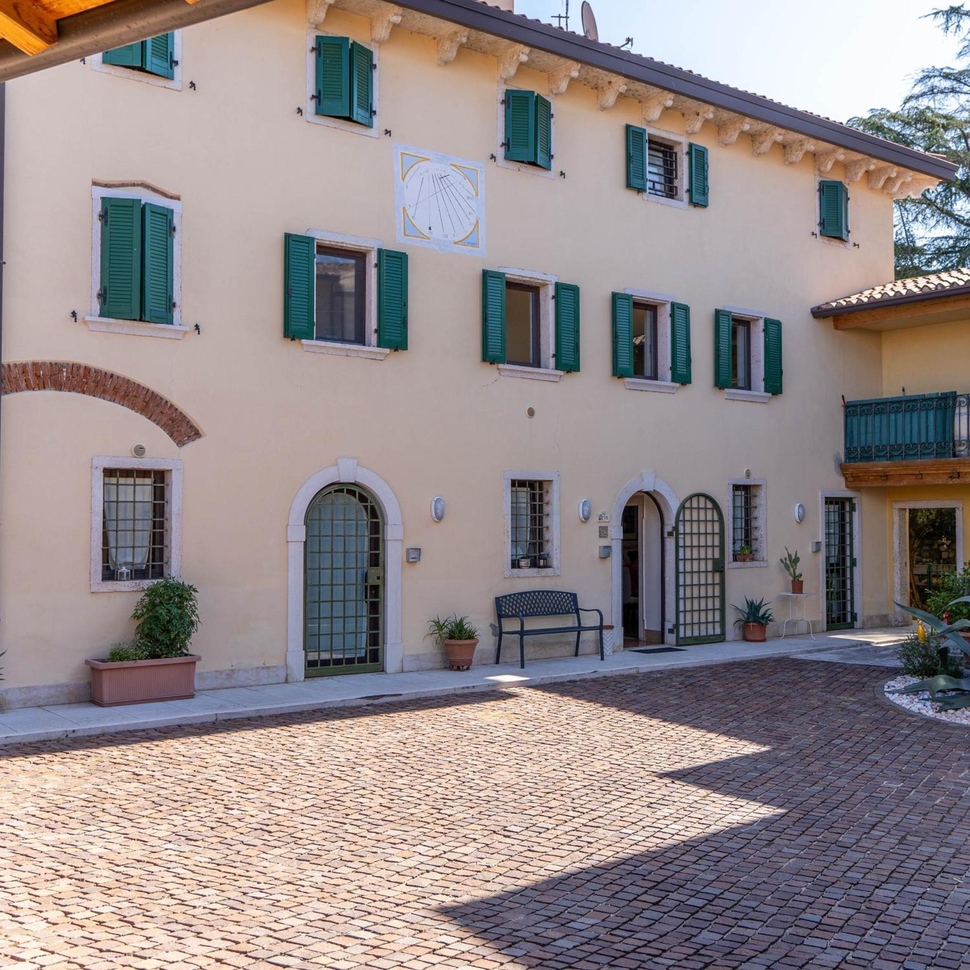 A Casa Di Tom Bed and Breakfast SantʼAmbrogio di Valpolicella Εξωτερικό φωτογραφία