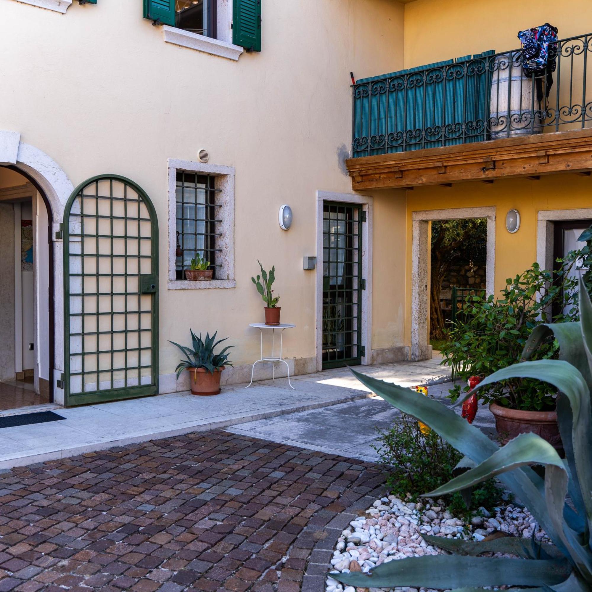 A Casa Di Tom Bed and Breakfast SantʼAmbrogio di Valpolicella Εξωτερικό φωτογραφία